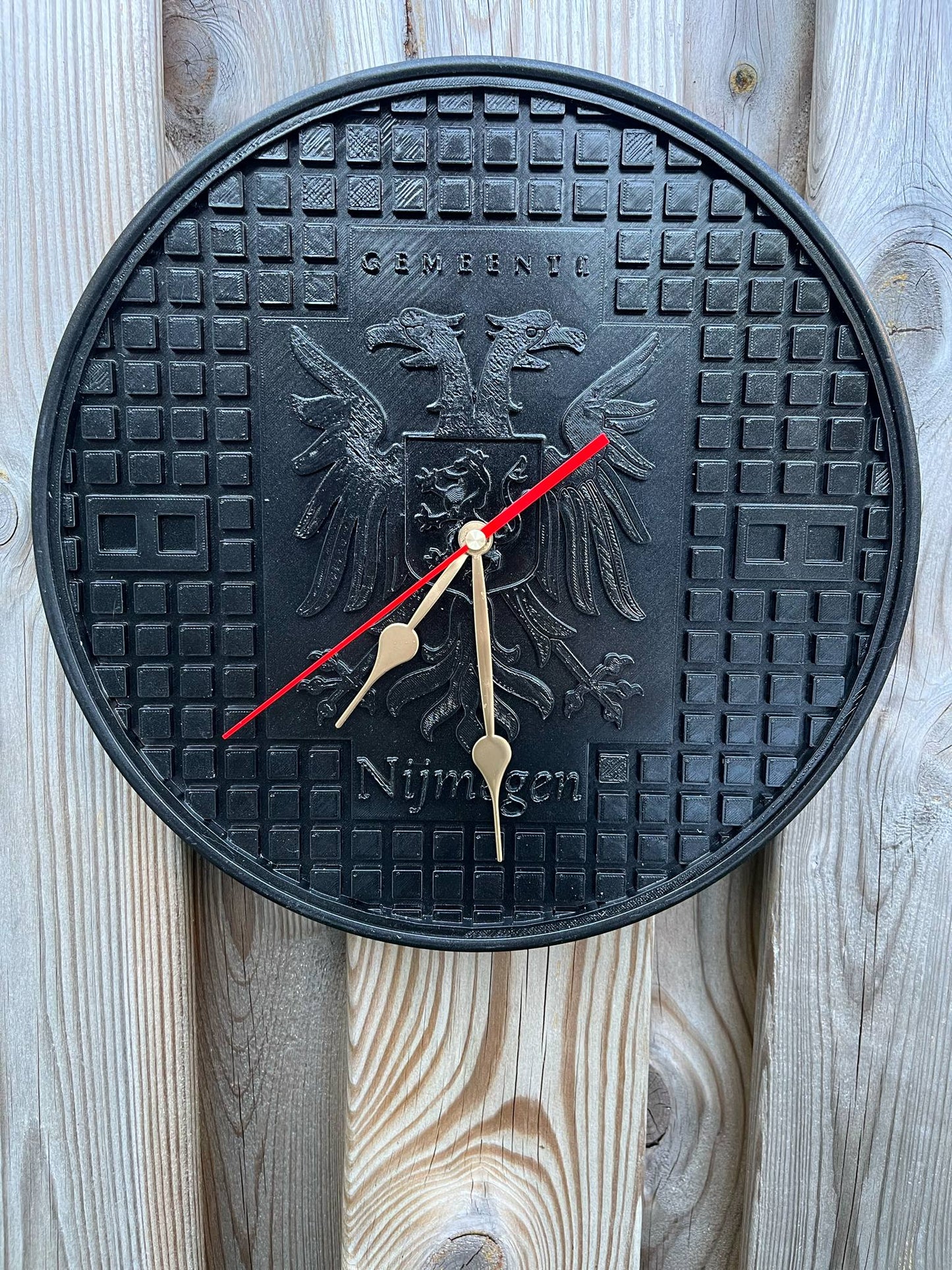 Manhole cover clock Municipality of Nijmegen